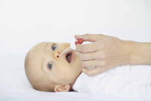 Come trattare un naso che cola in un bambino