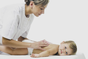 Come massaggiare un bambino con la tosse