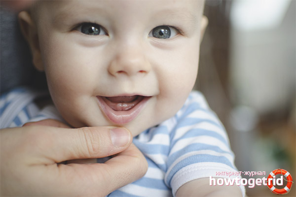 Kuinka auttaa vauvaa hampaan hampaiden hoidossa