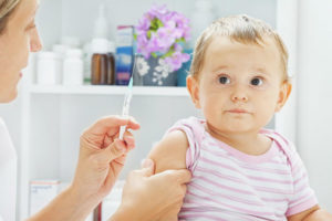 Is het mogelijk om na vaccinatie met een kind te lopen