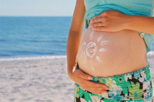 Posso tomar banho de sol durante a gravidez?